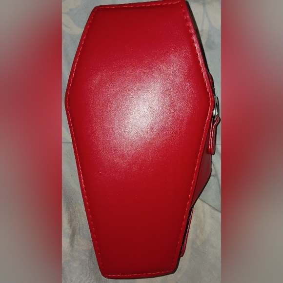 NWT Red embroidered Coffin shaped crossbody with adjustable strap - Picture 3 of 6